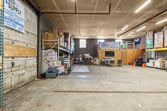 26289 W 8 Mile Road, Redford, MI 48240