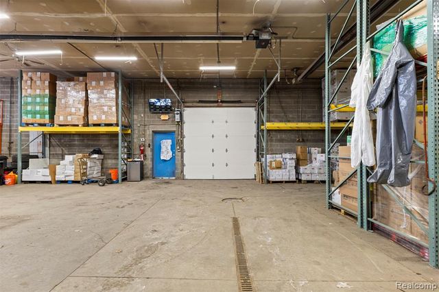 26289 W 8 Mile Road, Redford, MI 48240