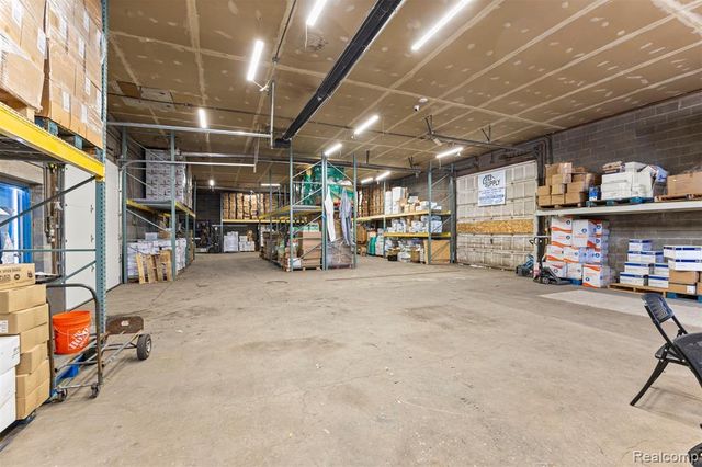 26289 W 8 Mile Road, Redford, MI 48240