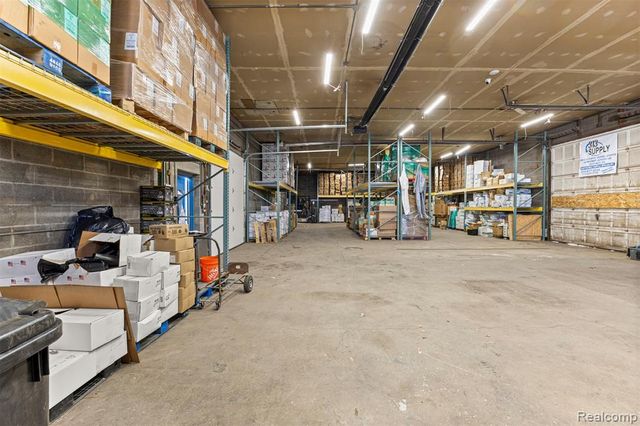 26289 W 8 Mile Road, Redford, MI 48240