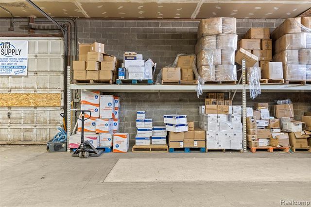 26289 W 8 Mile Road, Redford, MI 48240