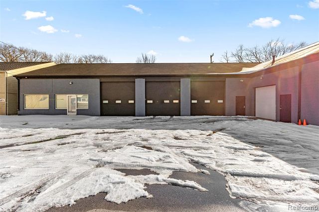 26289 W 8 Mile Road, Redford, MI 48240