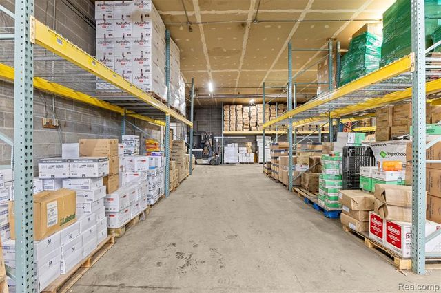 26289 W 8 Mile Road, Redford, MI 48240