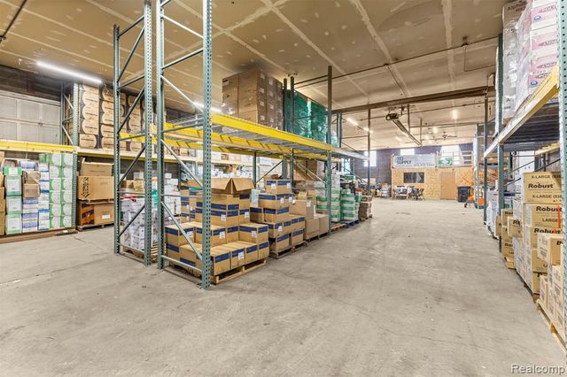 26289 W 8 Mile Road, Redford, MI 48240