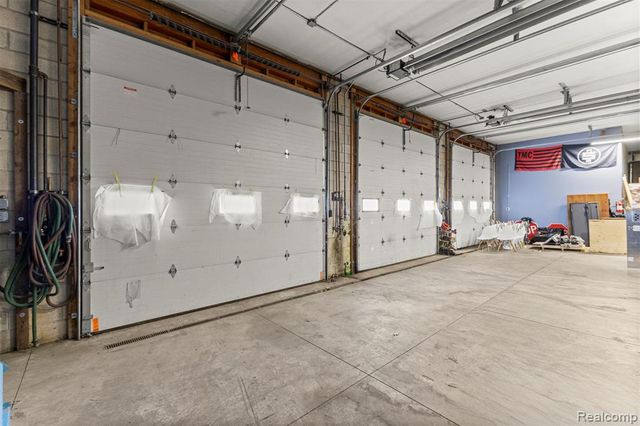 26289 W 8 Mile Road, Redford, MI 48240