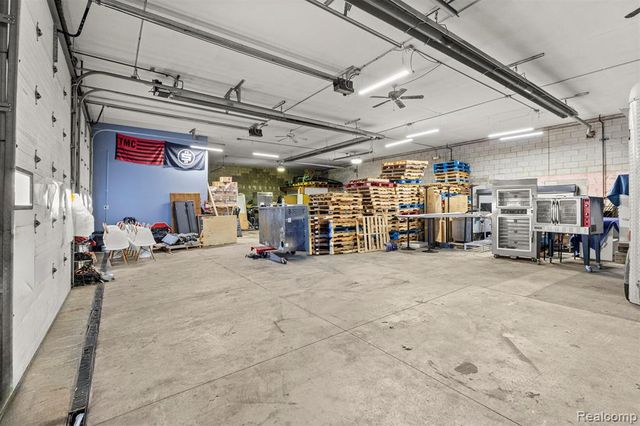 26289 W 8 Mile Road, Redford, MI 48240