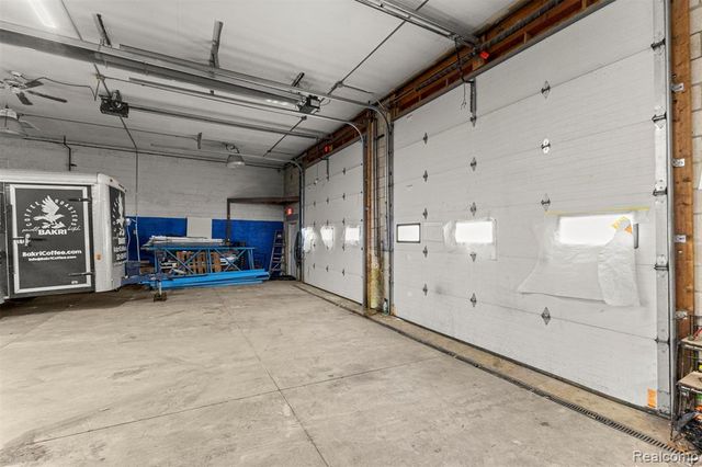 26289 W 8 Mile Road, Redford, MI 48240