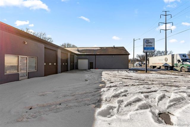 26289 W 8 Mile Road, Redford, MI 48240