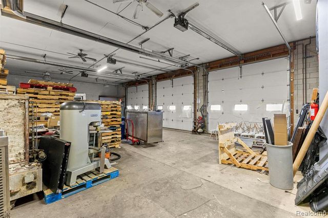 26289 W 8 Mile Road, Redford, MI 48240