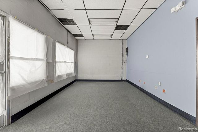 26289 W 8 Mile Road, Redford, MI 48240