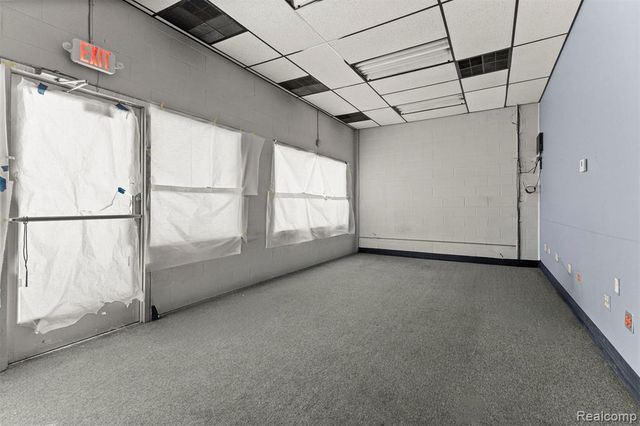 26289 W 8 Mile Road, Redford, MI 48240