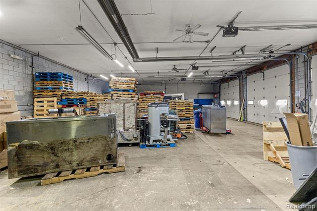 26289 W 8 Mile Road, Redford, MI 48240