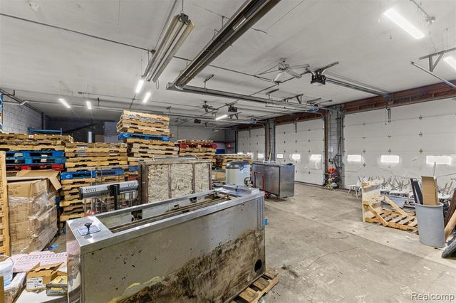 26289 W 8 Mile Road, Redford, MI 48240