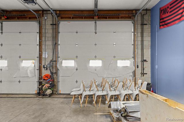 26289 W 8 Mile Road, Redford, MI 48240