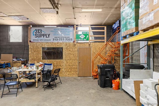 26289 W 8 Mile Road, Redford, MI 48240