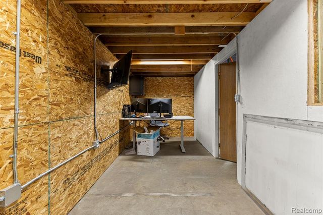 26289 W 8 Mile Road, Redford, MI 48240