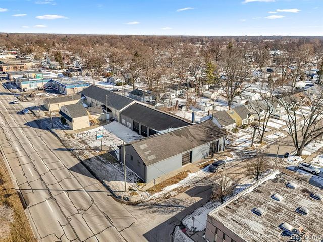 26289 W 8 Mile Road, Redford, MI 48240