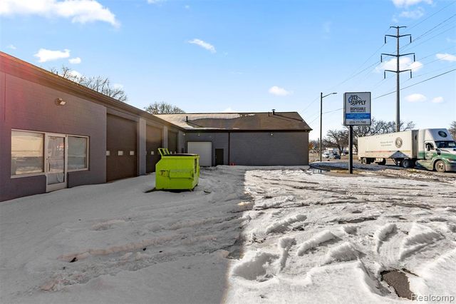 26289 W 8 Mile Road, Redford, MI 48240