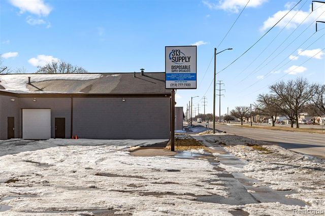 26289 W 8 Mile Road, Redford, MI 48240