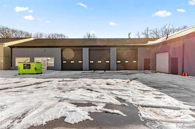 26289 W 8 Mile Road, Redford, MI 48240