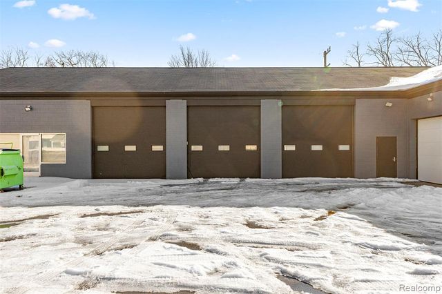 26289 W 8 Mile Road, Redford, MI 48240