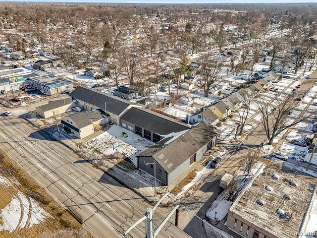 26289 W 8 Mile Road, Redford, MI 48240