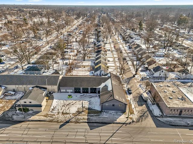 26289 W 8 Mile Road, Redford, MI 48240