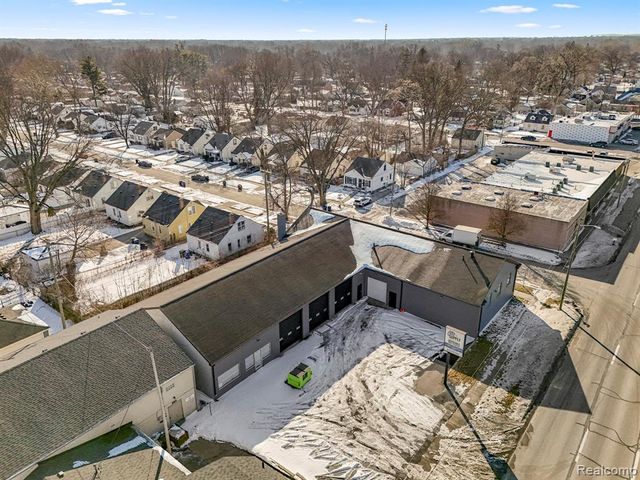 26289 W 8 Mile Road, Redford, MI 48240