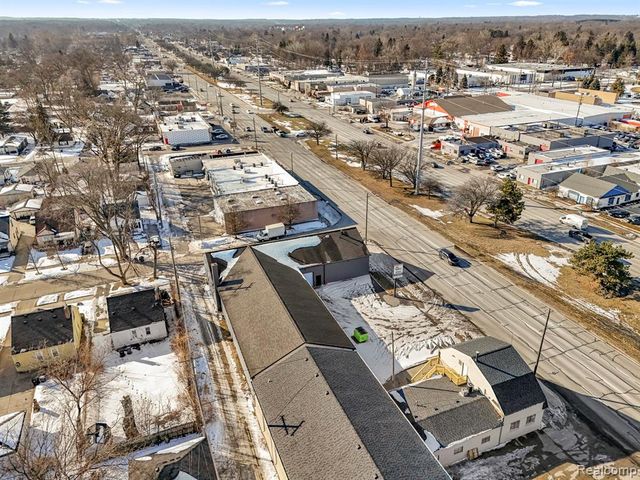 26289 W 8 Mile Road, Redford, MI 48240