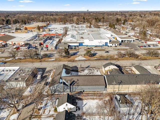 26289 W 8 Mile Road, Redford, MI 48240