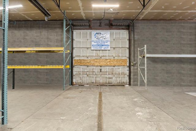 26289 W 8 Mile Road, Redford, MI 48240