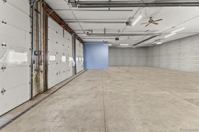 26289 W 8 Mile Road, Redford, MI 48240