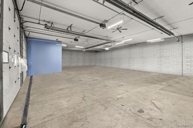 26289 W 8 Mile Road, Redford, MI 48240