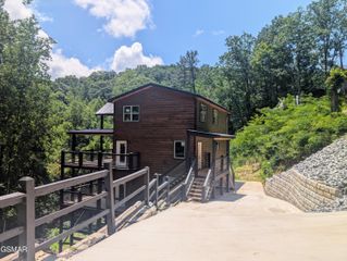 1130 Laddie Buck Lane, Gatlinburg, TN 37738