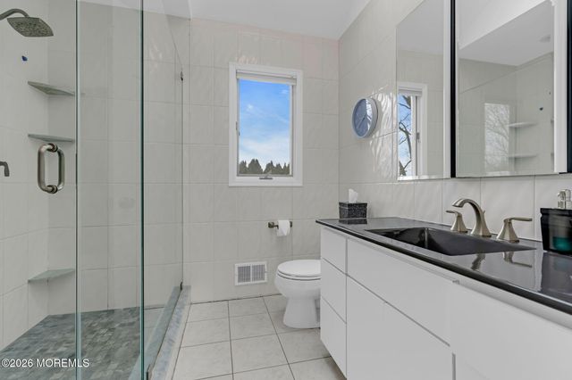 5 Winthrop Drive, Holmdel, NJ 07733