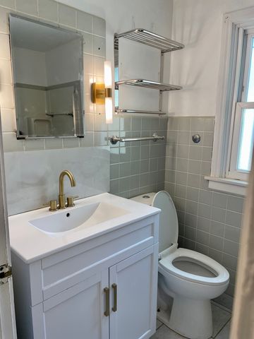 1122 N Harlem Avenue A, River Forest, IL 60305