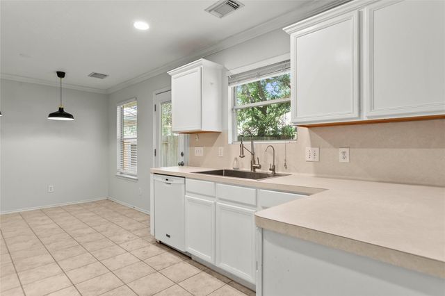 6 Thicket Grove Place, The Woodlands, TX 77385