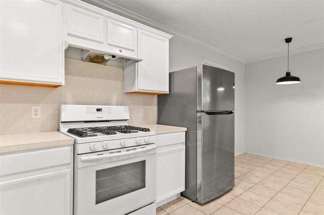 6 Thicket Grove Place, The Woodlands, TX 77385