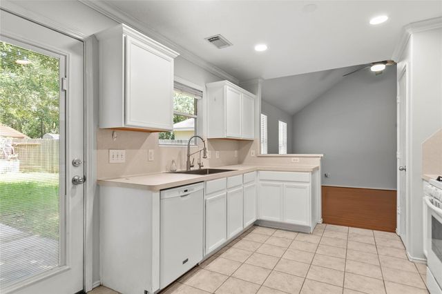 6 Thicket Grove Place, The Woodlands, TX 77385