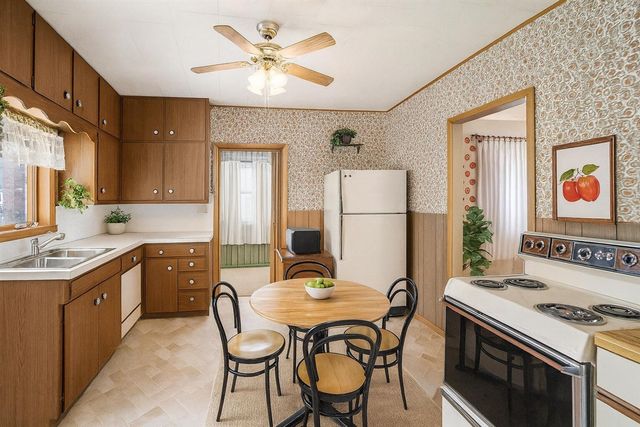 15 Lakeshore Drive, Manistee, MI 49660