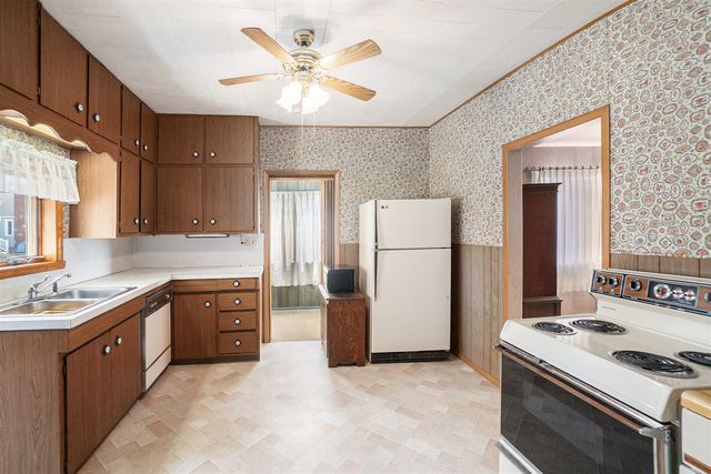 15 Lakeshore Drive, Manistee, MI 49660