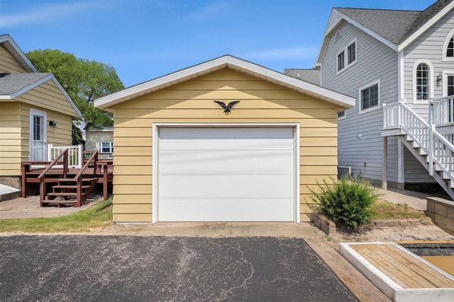 15 Lakeshore Drive, Manistee, MI 49660