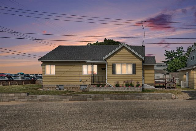 15 Lakeshore Drive, Manistee, MI 49660