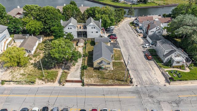 15 Lakeshore Drive, Manistee, MI 49660