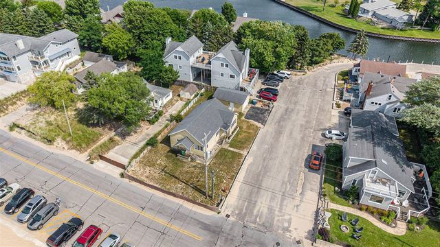 15 Lakeshore Drive, Manistee, MI 49660