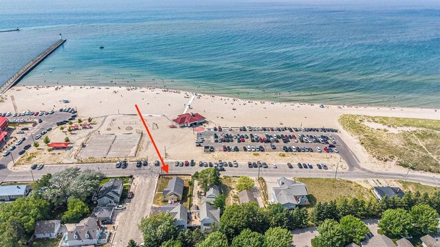 15 Lakeshore Drive, Manistee, MI 49660
