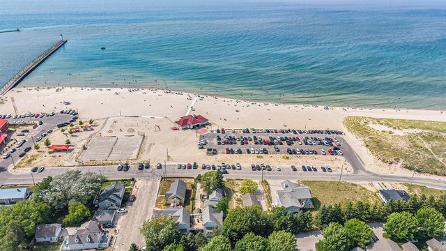 15 Lakeshore Drive, Manistee, MI 49660