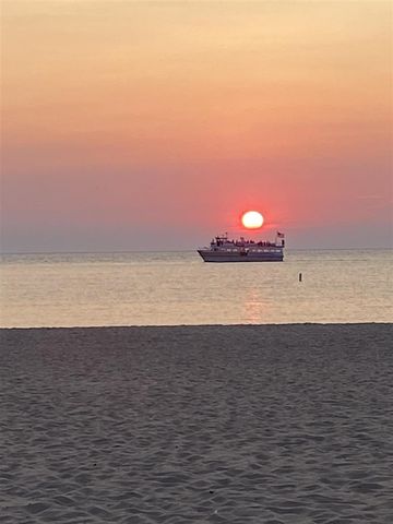 15 Lakeshore Drive, Manistee, MI 49660