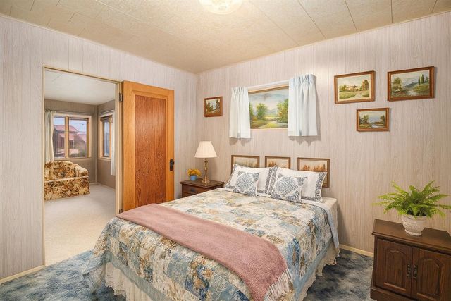 15 Lakeshore Drive, Manistee, MI 49660