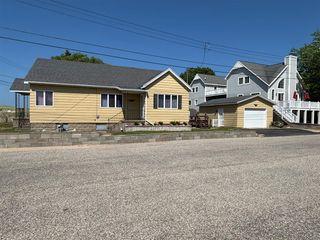 15 Lakeshore Drive, Manistee, MI 49660